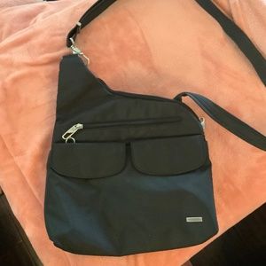 Travelon anti-theft classic crossbody bag